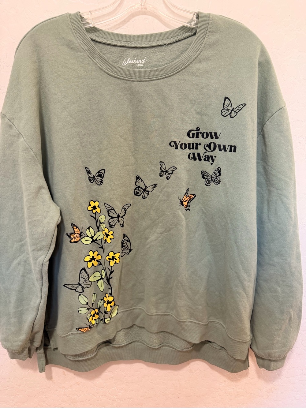 Weekend Soul 'Grow Your Own Way' Butterfly Sweatshirt Sage Green XL pullover